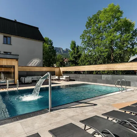 Sosnica & Penthouse 4* زاكوباني