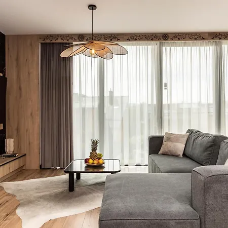 Sosnica & Penthouse 4* زاكوباني