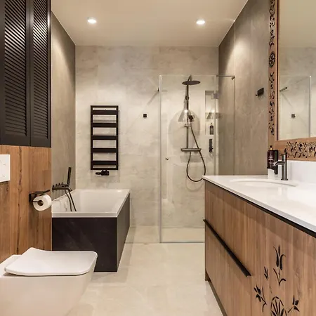 Sosnica & Penthouse 4* زاكوباني